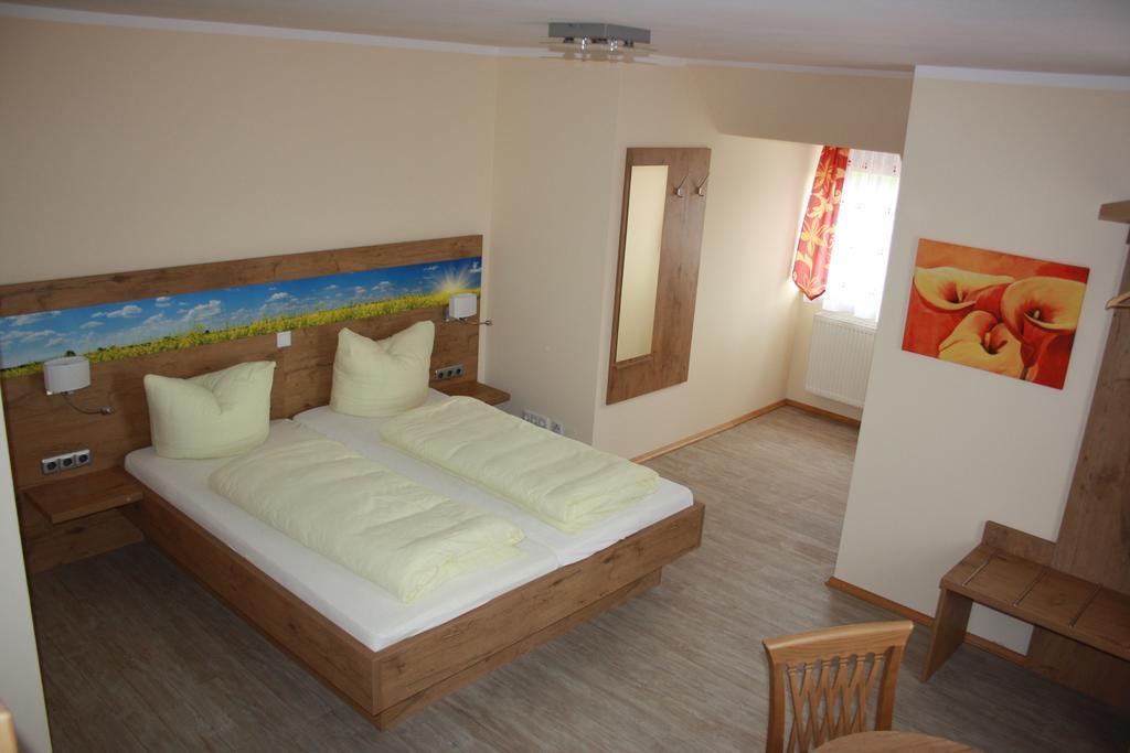 Landgasthof Haagen Schwabhausen bei Dachau Room photo